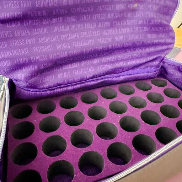 Young Living Essential Oils Carrier Back Pack Bag Gray Purple Travel Convention - Picture 5 of 6